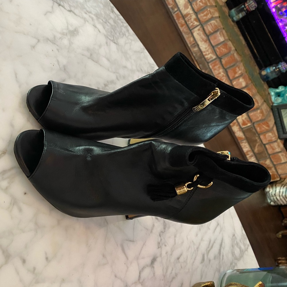 Vince Camuto shoes ankle black booties size 8 1/2